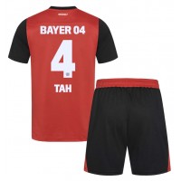 Maglia Calcio Bayer Leverkusen Jonathan Tah #4 Prima Divisa Bambino 2024-25 Manica Corta (+ pantaloncini)